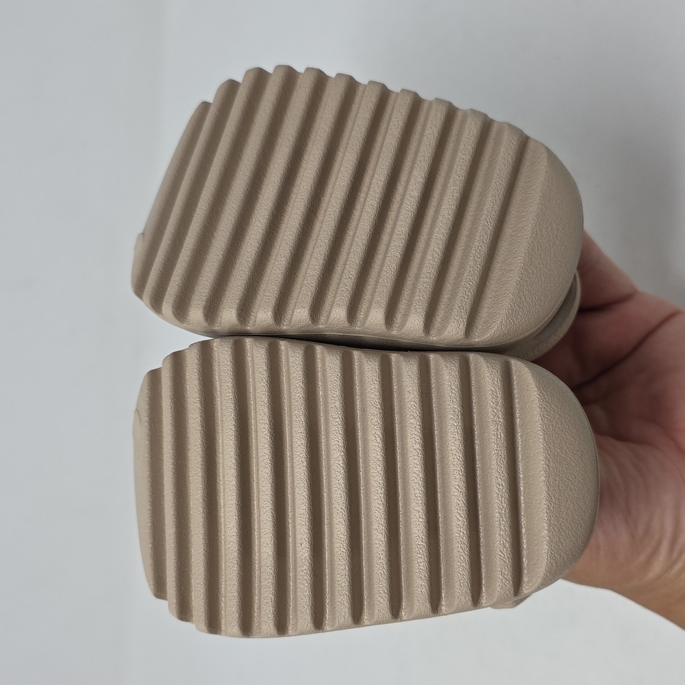 Yeezy Slide Infant Pure Tan Sandals Size 3K - Picture 6 of 6